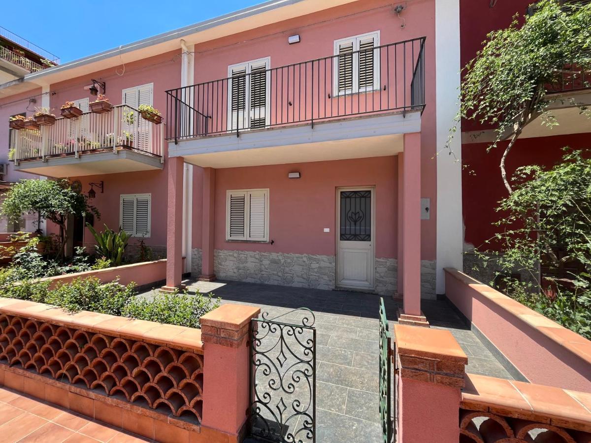 La Ginestra Hotel Giardini Naxos Bagian luar foto